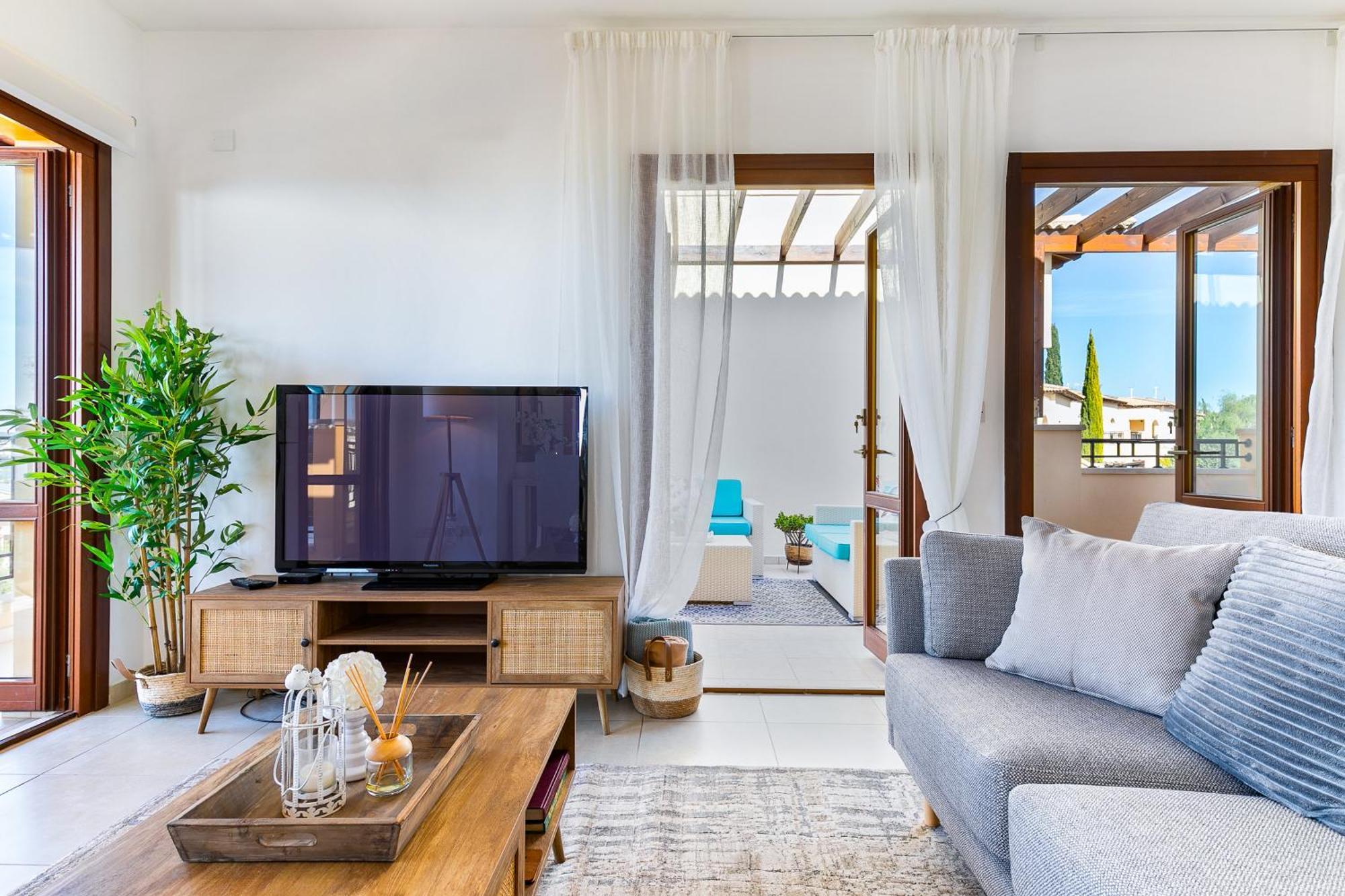 1 Bedroom Apartment Pyrgos With Beautiful Sea And Sunset Views, Aphrodite Hills Resort Kouklia Bagian luar foto